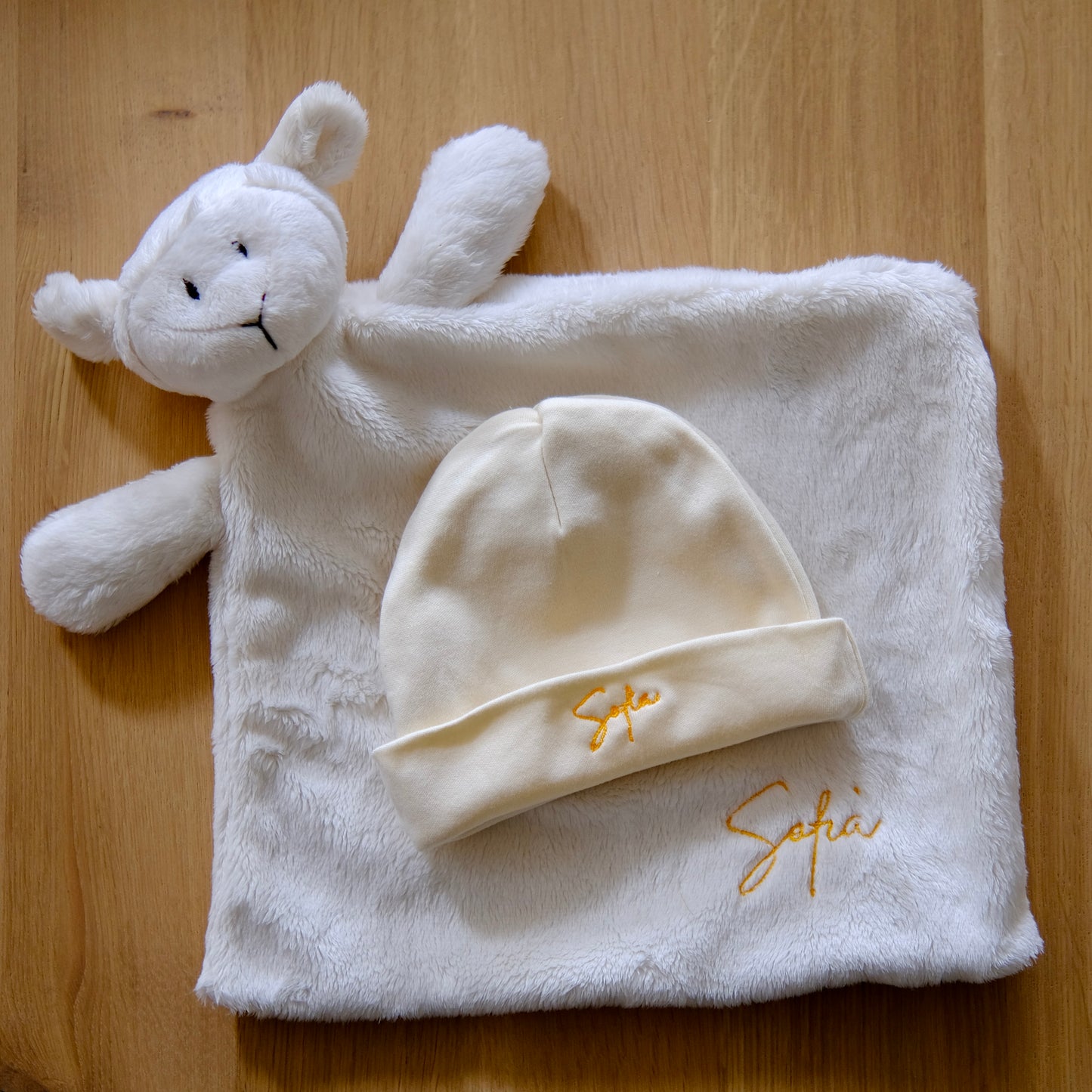 Gepersonaliseerde babycadeaus met borduurwerk – Beetje Anders